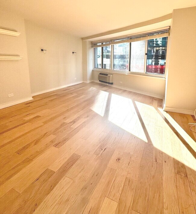 Foto del edificio - 211 E Ohio St