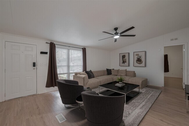 Foto del edificio - 16282 Wild Oak Ln