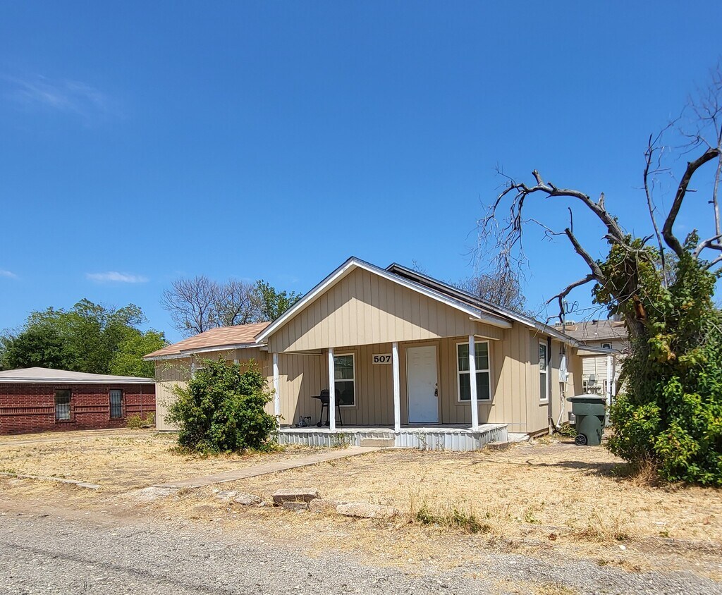 Primary Photo - 507 W Hallmark Ave