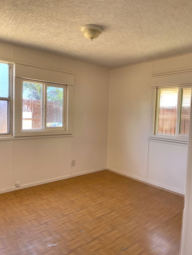 Foto del edificio - 3/1 | 2 car carport | $2,100.00 | avail 7/...