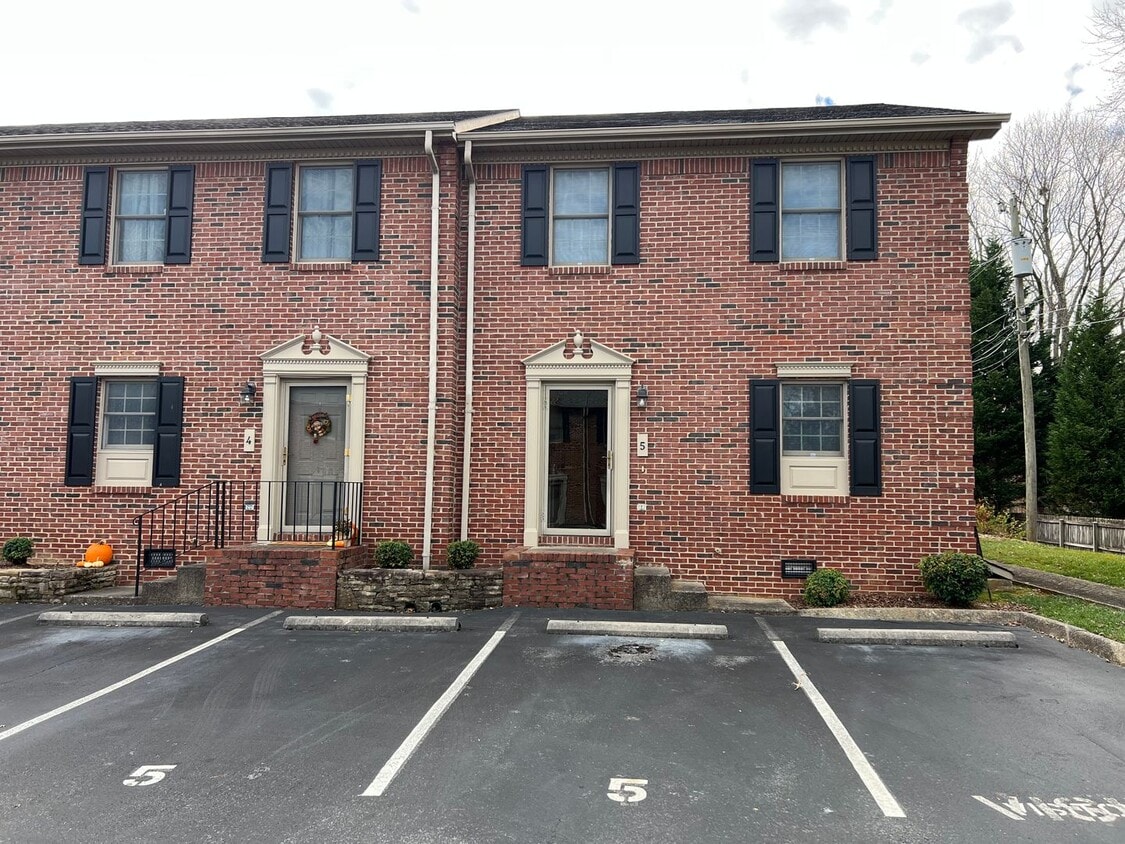 2 bed 2.5 bath Condo! House Rental in Johnson City, TN