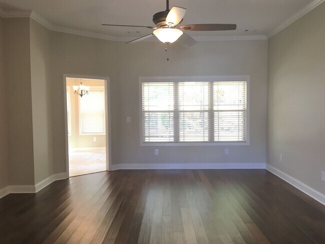 Building Photo - Great Home near Hilltop Elementary