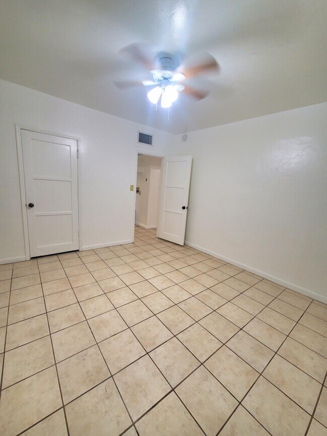 Foto del edificio - 4732 E 1st St