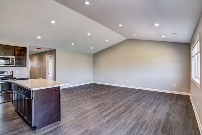 Building Photo - 1333 Blue Jay Pl