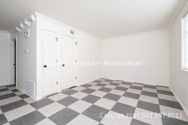 Building Photo - 623 Sherman St