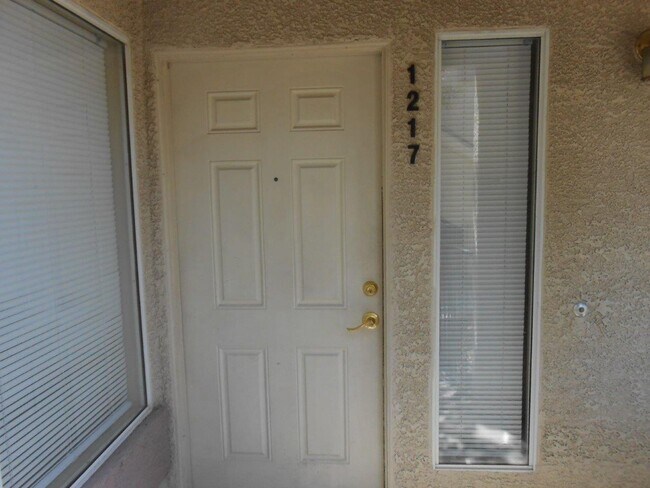 Foto del edificio - Spacious 2 Bedroom Condo in Gated Community