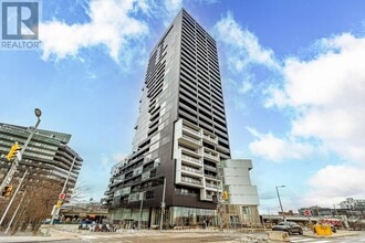 Building Photo - 170 Bayview Ave