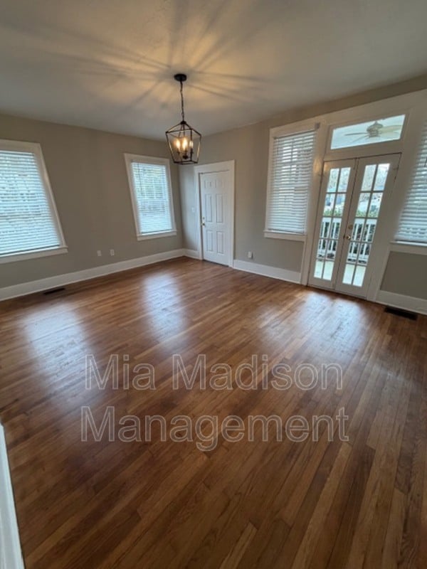 Building Photo - 801 E 39th St