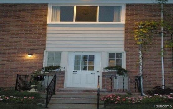 Foto principal - 32718 Grand River Ave