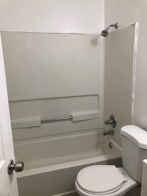 Tub - 1946 I St NE
