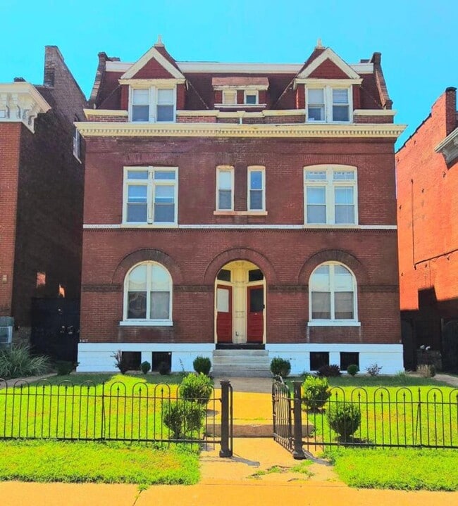Building Photo - 2146-2148-2148 Victor St