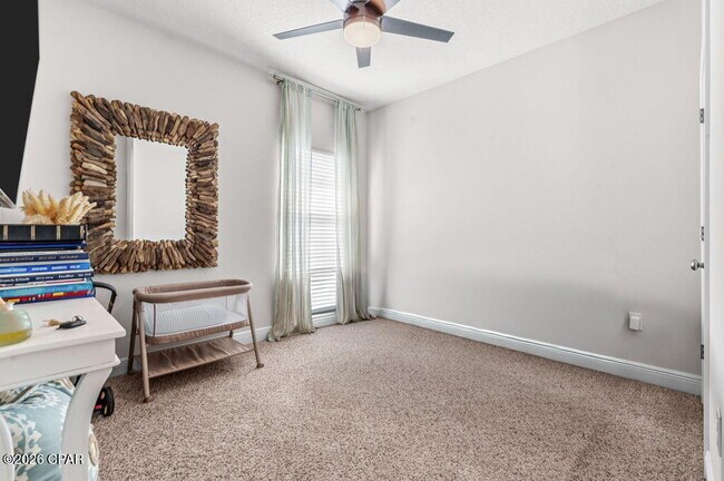 Foto del edificio - 350 Emerald Cove St