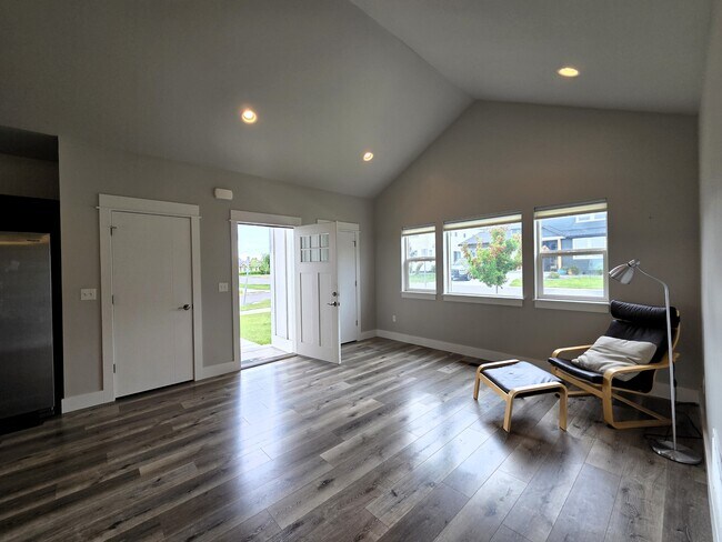 Building Photo - 3105 Mistral Way