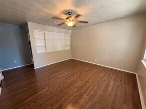 Building Photo - 825 Bryan Dr