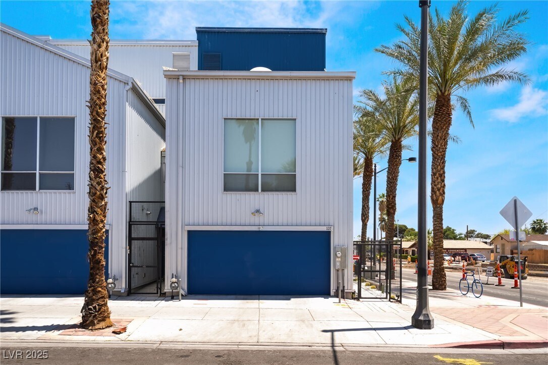 Foto principal - 137 S 11th St