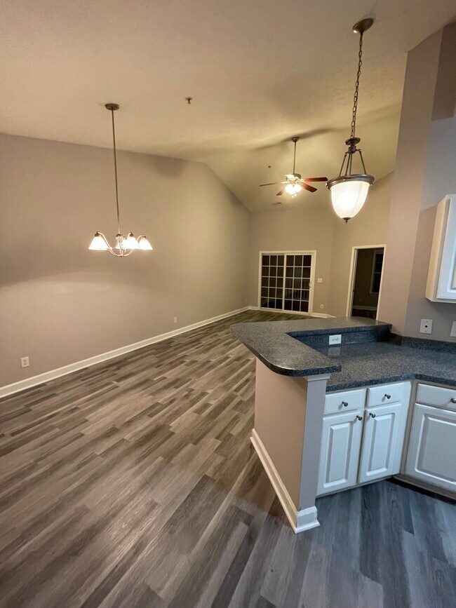 Foto del edificio - 125 Ashley Park Dr