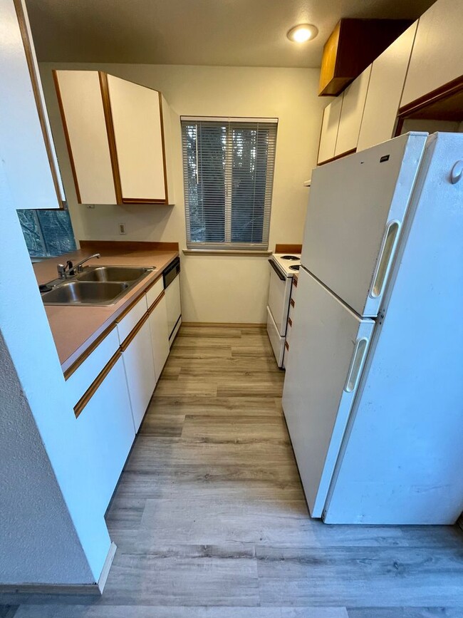 Building Photo - 2 Bed, 1 Bath Apartment in Blaine