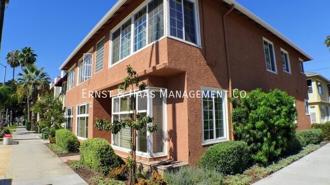 Foto del edificio - The Best of Beach Living! 1 Bedroom Condo ...