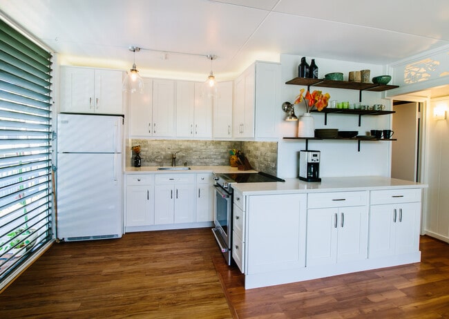 Building Photo - 3810 Leahi Ave