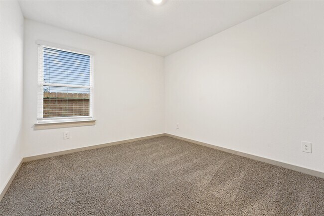 Building Photo - 714 Boer Plns Dr