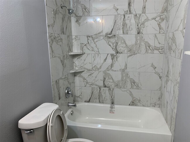 Foto del edificio - 7022 Harpers Dr