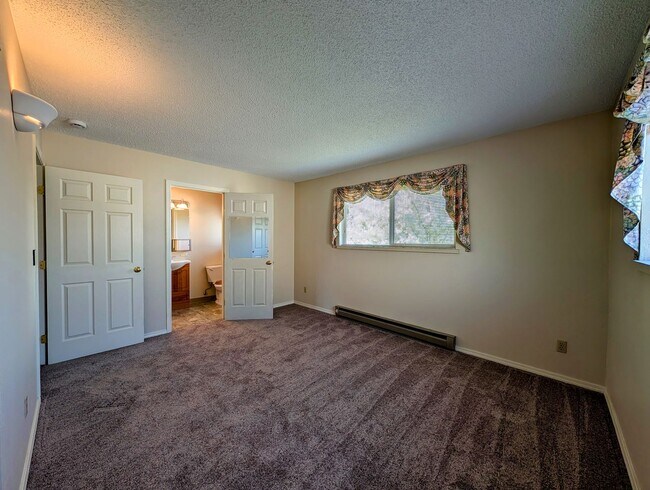 Foto del edificio - Over Sized 3-Bed, 2.5-Bath SFH w/ 2-Car Garage, & Fenced Backyard!
