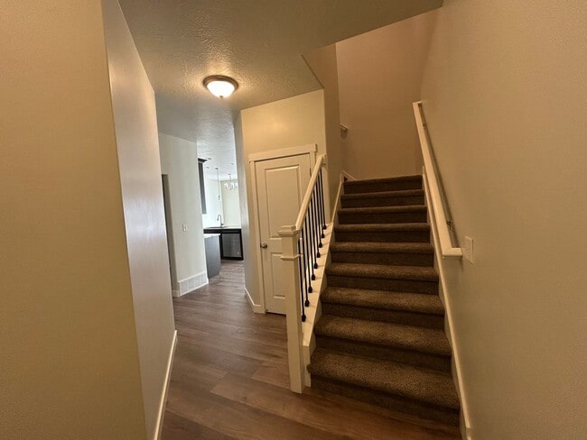 Building Photo - 3 Bedroom 2.5 Bathroom Townhome in Lehi!