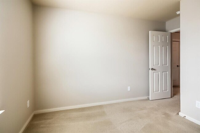 Building Photo - 13010 Echo Landing Dr