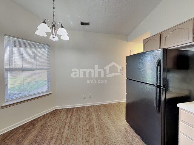 Building Photo - 2154 Meadow Glen Blvd