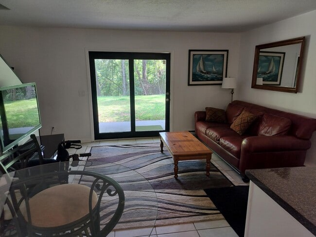 Building Photo - 487 N Country Clb Dr