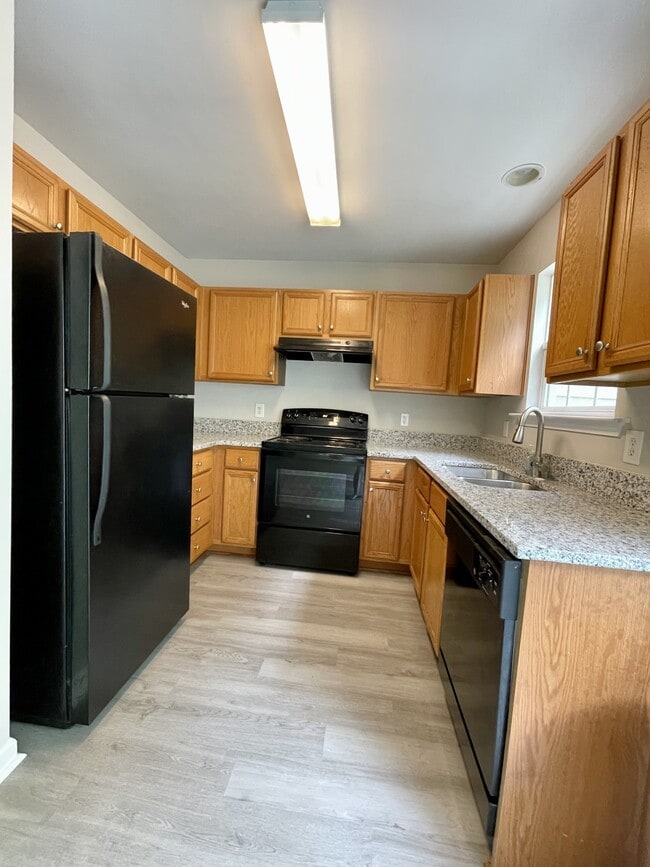 Building Photo - 7832 Averette Field Dr