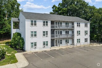 Building Photo - Oak Knoll