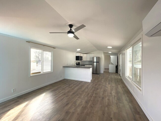 Foto del edificio - AVAILABLE NOW! BEAUTIFUL 3 Bed 2 Bath Home...