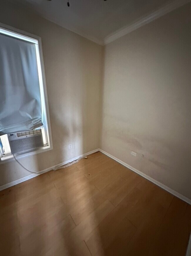 Foto del edificio - 321 W 24th St