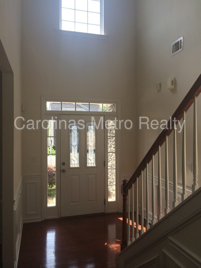 Foto del edificio - 3351 Streamside Dr