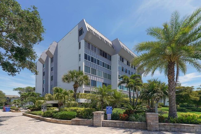 Building Photo - 1200 E Peppertree Ln