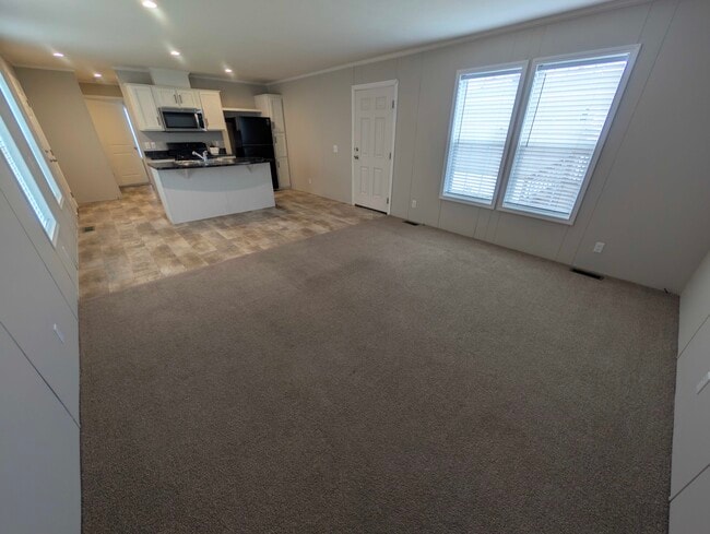 Building Photo - 15868 Marentette Dr