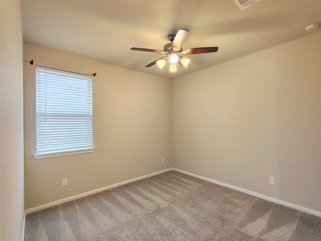 Foto del edificio - 9822 Willow Crown Ln