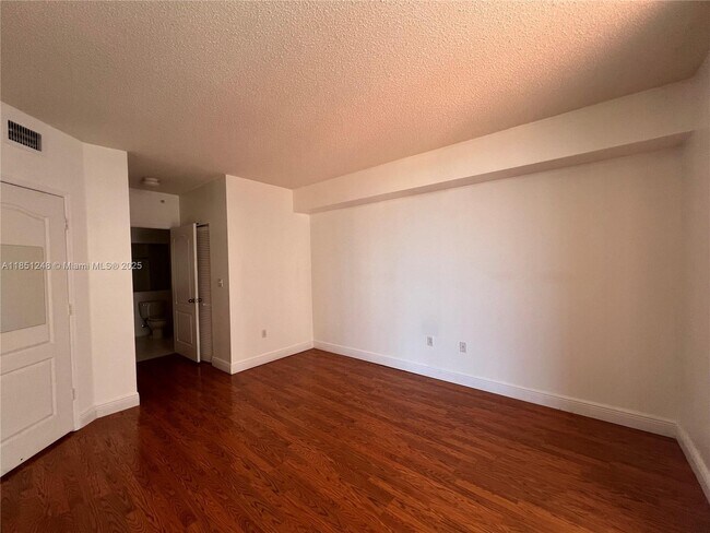 Foto del edificio - 5085 NW 7th St
