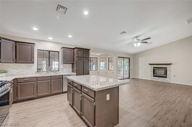 Foto del edificio - 904 Swift Bear St