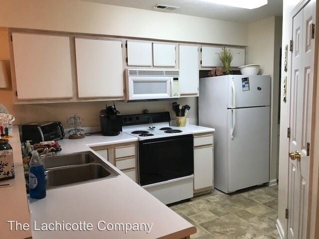 Foto del edificio - 342 Pinehurst Ln