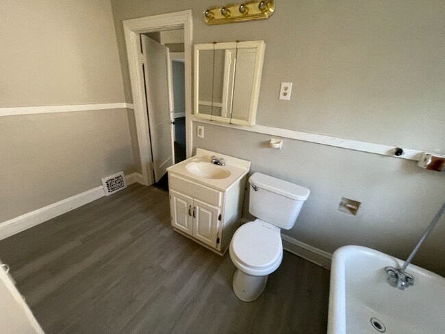 Foto del edificio - 3437 E 103rd St