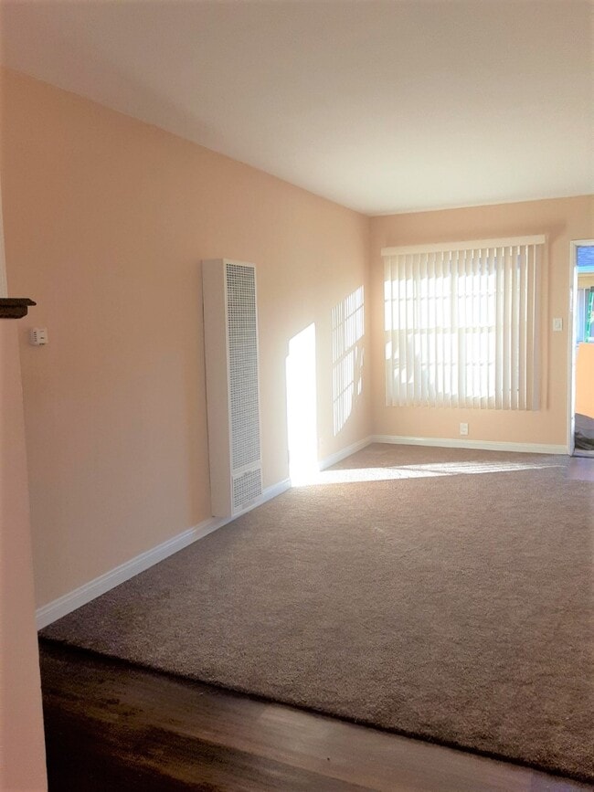 Living Room - 5919 Crenshaw Blvd