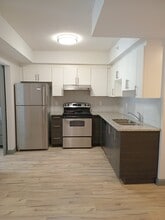 Building Photo - 258A-258A Sunview St