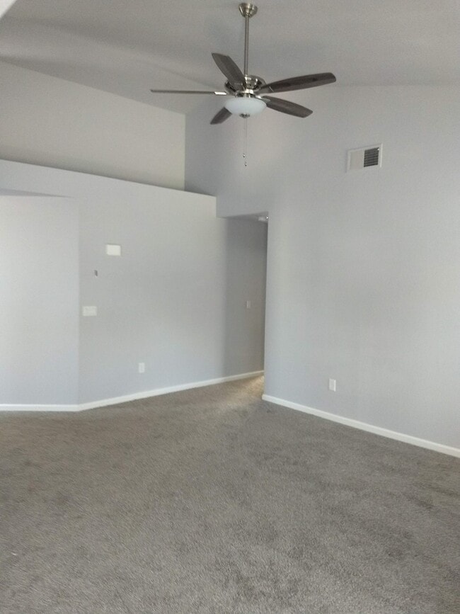 Building Photo - Updated 3 Bedroom Home