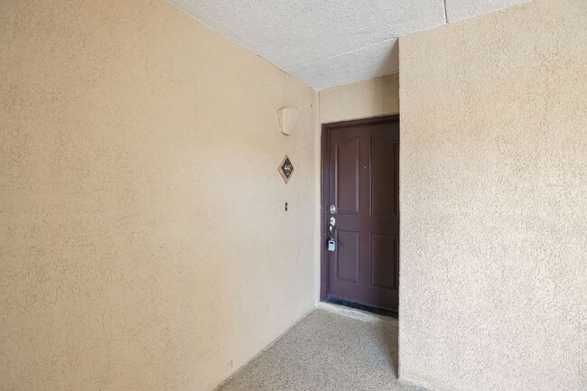 Foto del edificio - Biltmore Area Condo with Camelback Mountain View!