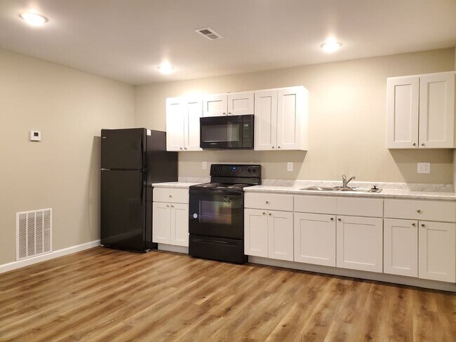 Foto del edificio - 3 Bed 1 Bath Apartment-Jackson School District