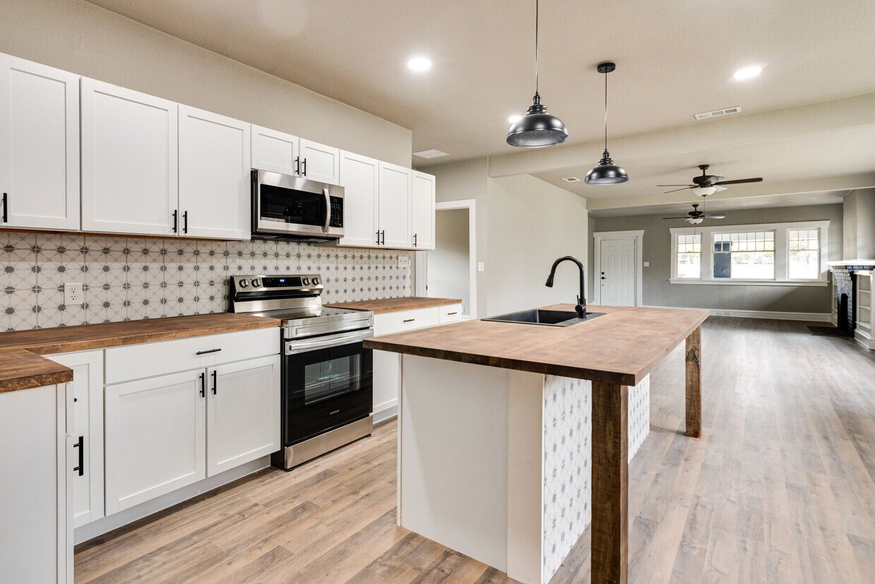 Foto principal - 3309 Hemphill St