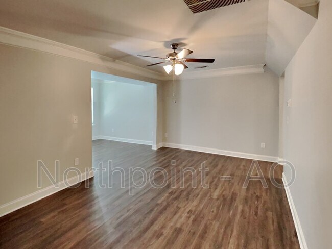 Foto del edificio - 5231 Hanover St