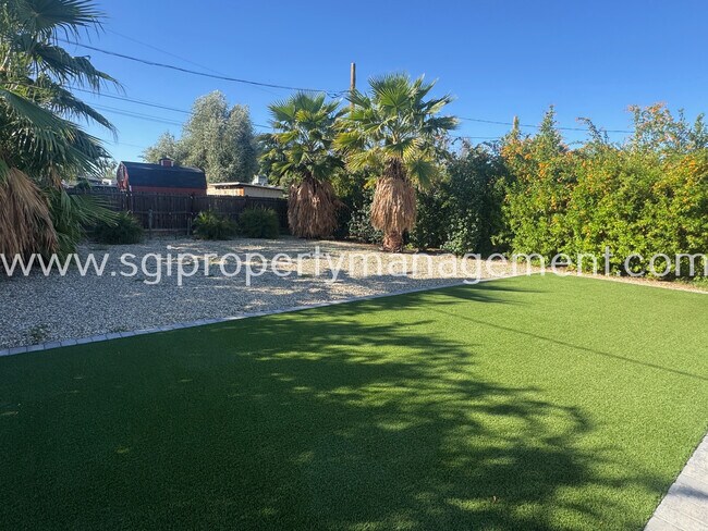 Foto del edificio - 1349 E Osborn Rd